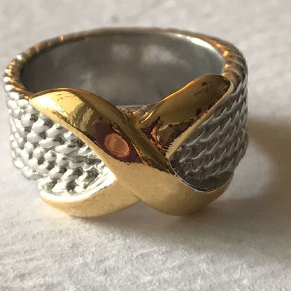 Elegant silver gold ring with exquisite design